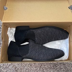 Cleo’s memory foam Skechers 😍